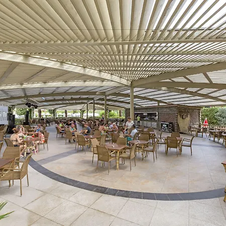 Semesteranläggning (resort) Royal Palace 5*