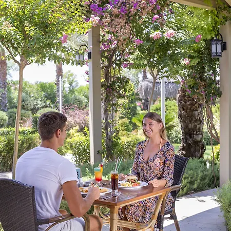 Semesteranläggning (resort) Royal Palace